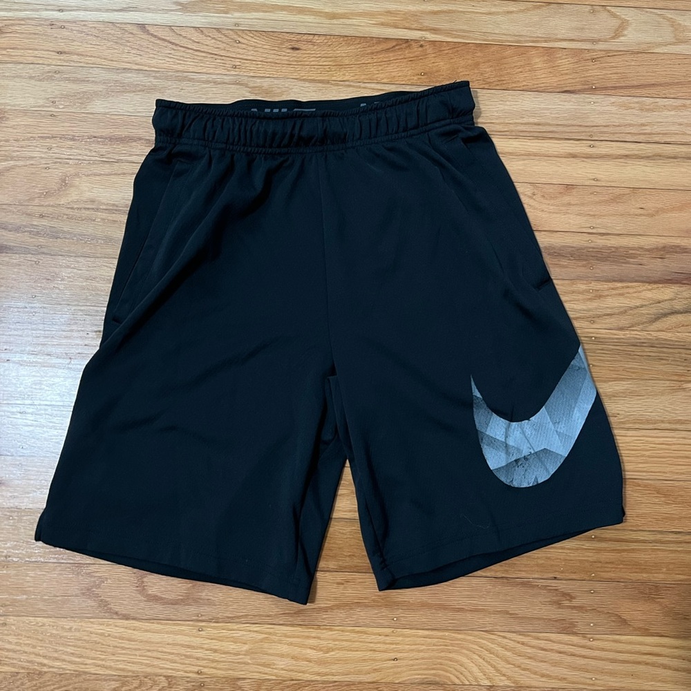 NIKE DRIFIT ATHLETIC TRAININT SHORTS SIZE S BLACK AND GREY